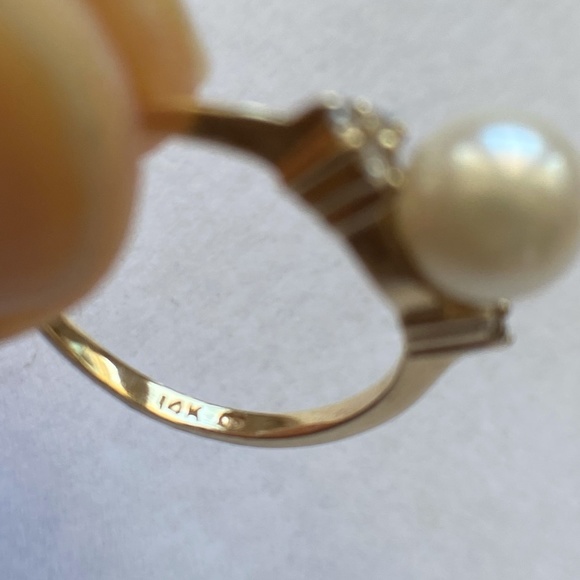 Cultured Pearl and Diamond SOLID 14K Yellow Gold Ring - Picture 2 of 8